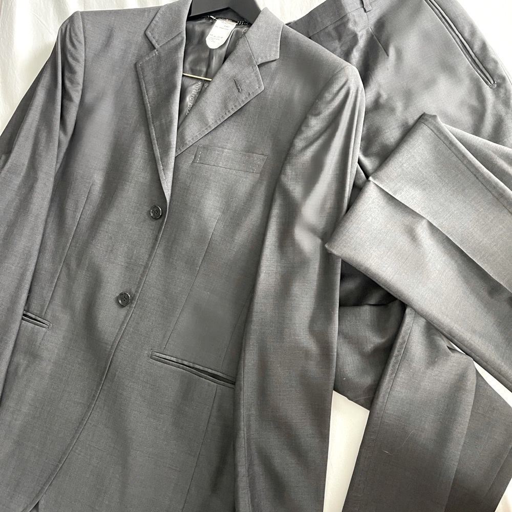 Beautiful Dolce Gabbana Suit - Size 48 - Grey color